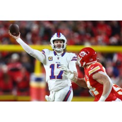 Josh Allen intensifierar träningen för att förbättra sin förmåga att spela långt i längden